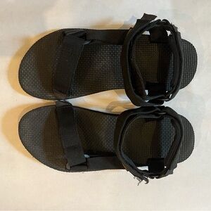 Muboliy Sandals. Size 8 Men’s. Black Color way. Used